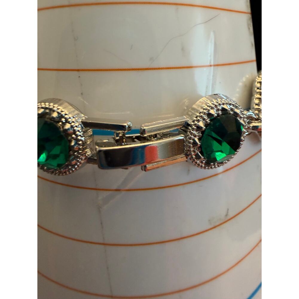 925 Over Stainless Steel NWOT 6” bracelet with geometric faceted green crystals - Picture 4 of 6